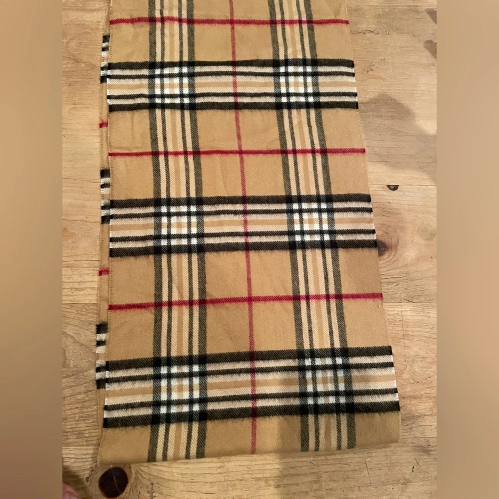 V Fraas Cashmink Burberry Print Soft Tartan Plaid Scarf Gold Black Camel Color